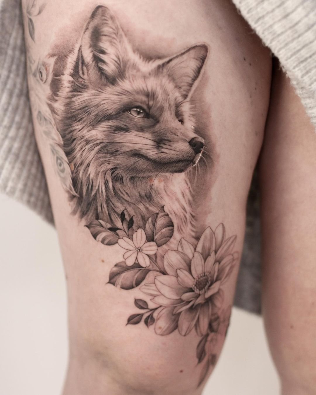 Fox tattoo on thigh