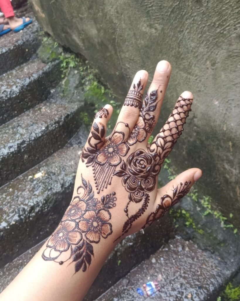 finger henna tattoo